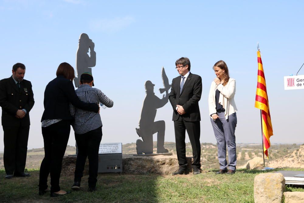 Emotiu homenatge als dos agents rurals morts per un caçador a Aspa