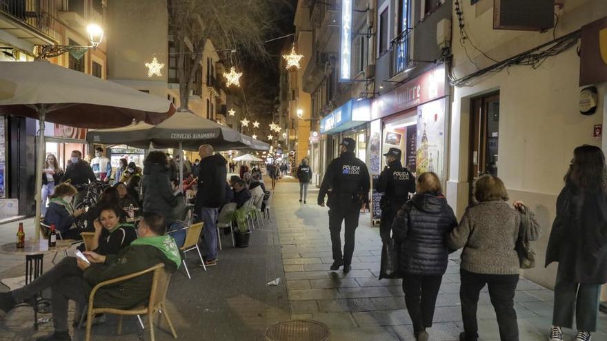 La Policía Local vigila Palma para evitar aglomeraciones en la víspera de Sant Sebastià