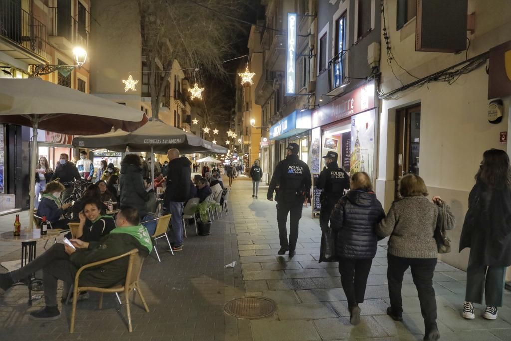La Policía Local vigila Palma para evitar aglomeraciones en la víspera de Sant Sebastià