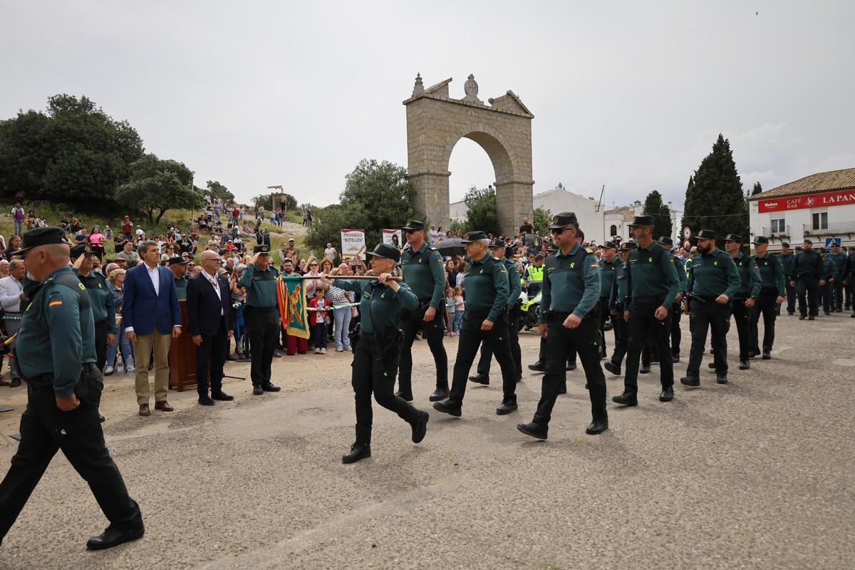 Pedro Fernández visita el dispositivo de seguridad desplegado para la romería de la Virgen de la Cabeza