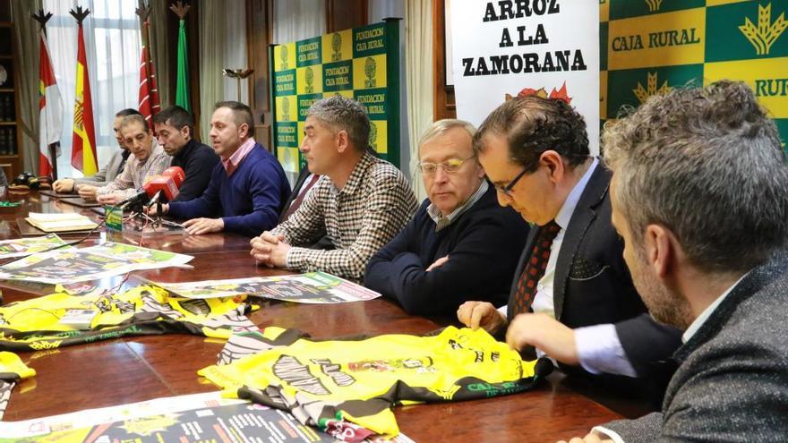 Participantes en la presentación de la prueba.