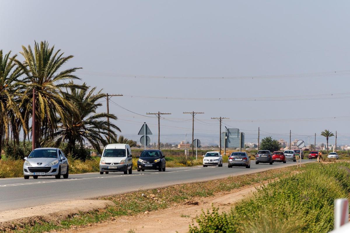 Vehículos circulando en la RM-F36 entre Cartagena y Torre Pacheco, esta semana.