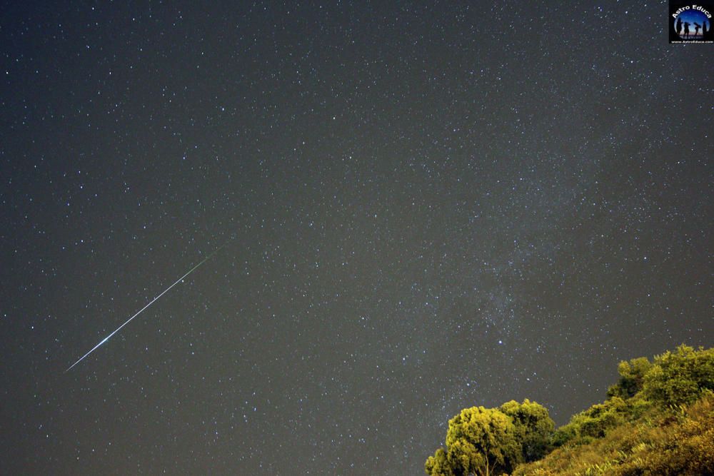 Decenas de personas se concentran en la cumbre para observar las Perseidas