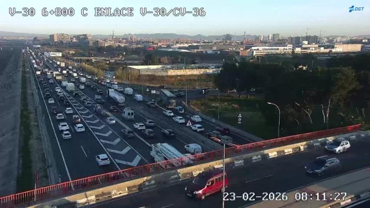 Tráfico denso en la V-30