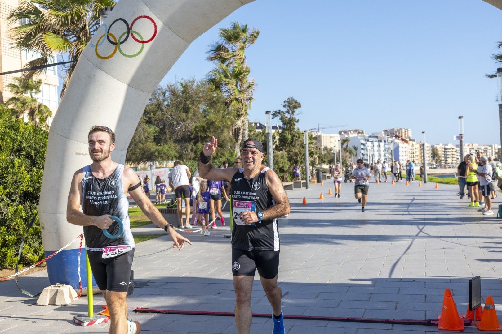 Así fue en imágenes una nueva edición de la carrera solidaria de AFA Torrevieja