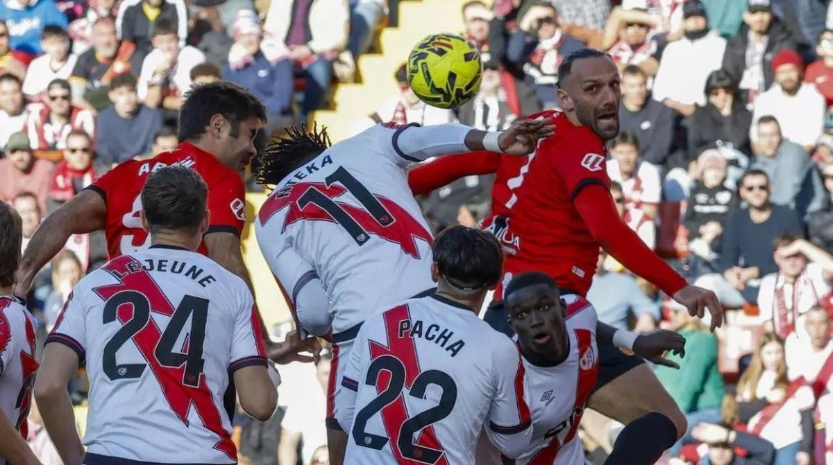 Augen zu und durch: Real Mallorca ist auch bei Rayo Vallecano wieder leer ausgegangen.