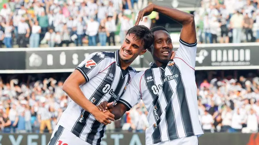 Ousmane Camara levantó Castalia con golazo de cabeza