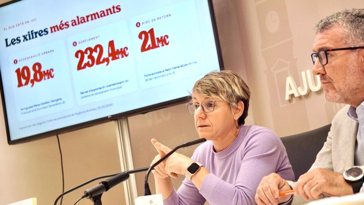 Papi Robles y Ferran Puchades, de Compromís, en rueda de prensa