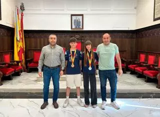 Distinción a dos jóvenes promesas del atletismo en Sagunt