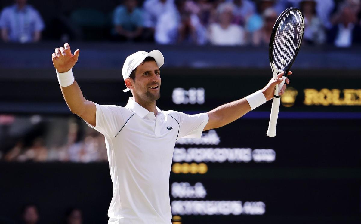 Wimbledon (United Kingdom), 10/07/2022.- Novak Djokovic of Serbia celebrates winning the men’s final match against Nick Kyrgios of Australia at the Wimbledon Championships, in Wimbledon, Britain, 10 July 2022. (Tenis, Reino Unido) EFE/EPA/TOLGA AKMEN EDITORIAL USE ONLY