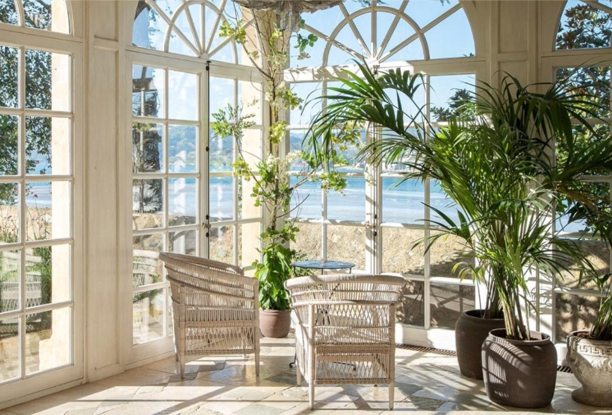 Vistas y cristaleras desde el palacio de Figueras