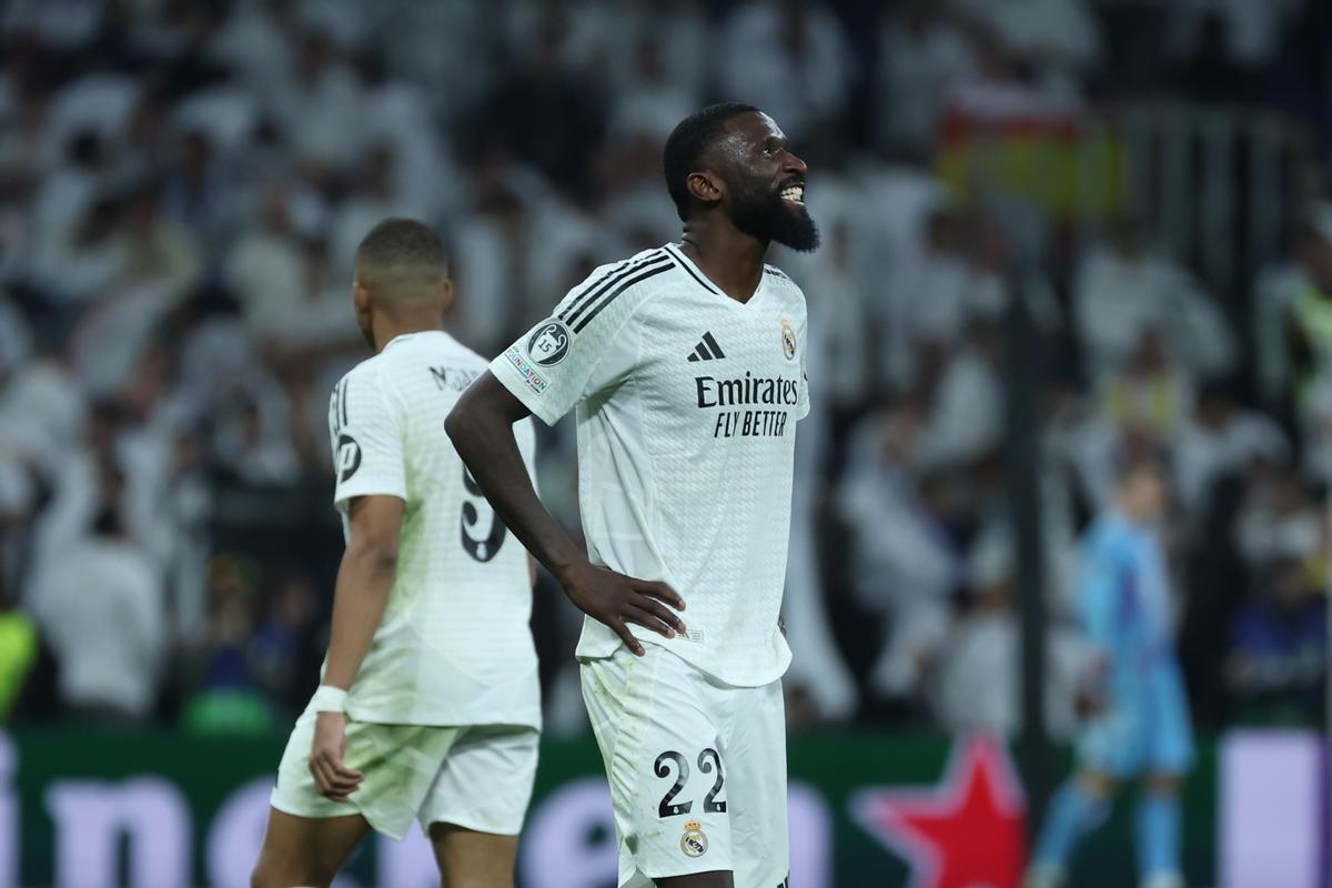 MADRID, 05/11/2024.- El defensa del Real Madrid Antonio Rudiger tras el partido de la Liga de Campeones que Real Madrid y AC Milan disputaron este martes en el estadio Santiago Bernabéu. EFE/Kiko Huesca