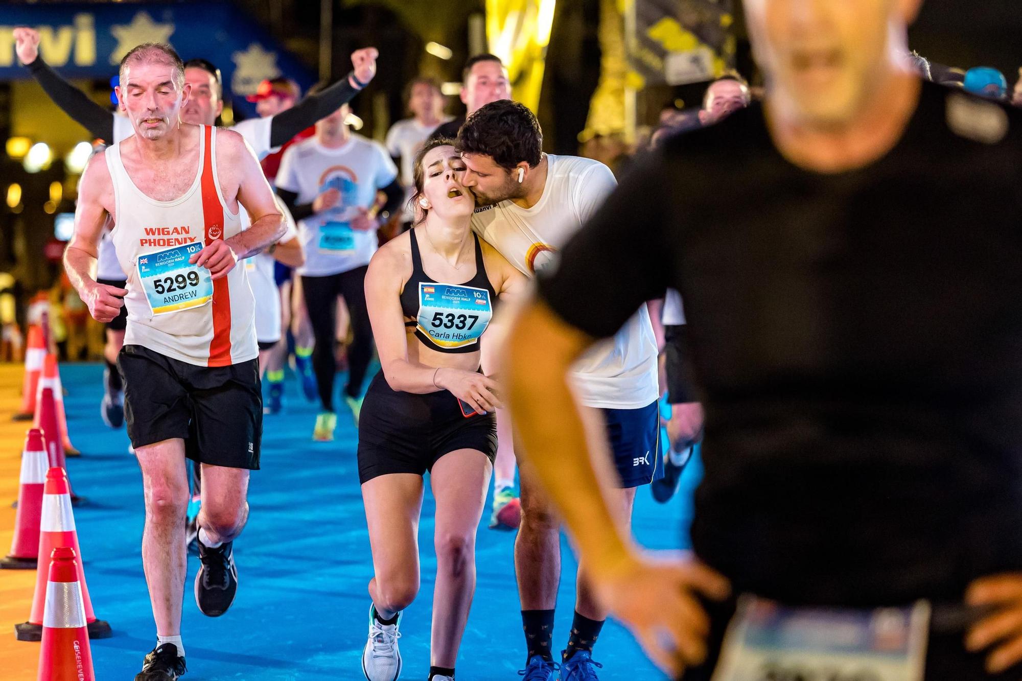 Cerca de 5.000 corredores toman Benidorm.