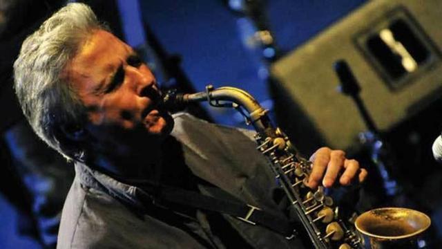 El saxofonista Perico Sambeat, en una actuación.