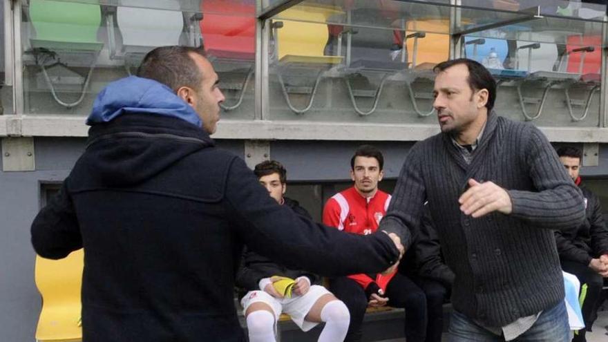 David Sierra y Piscis, en el saludo previo al inicio del choque. // Noé Parga