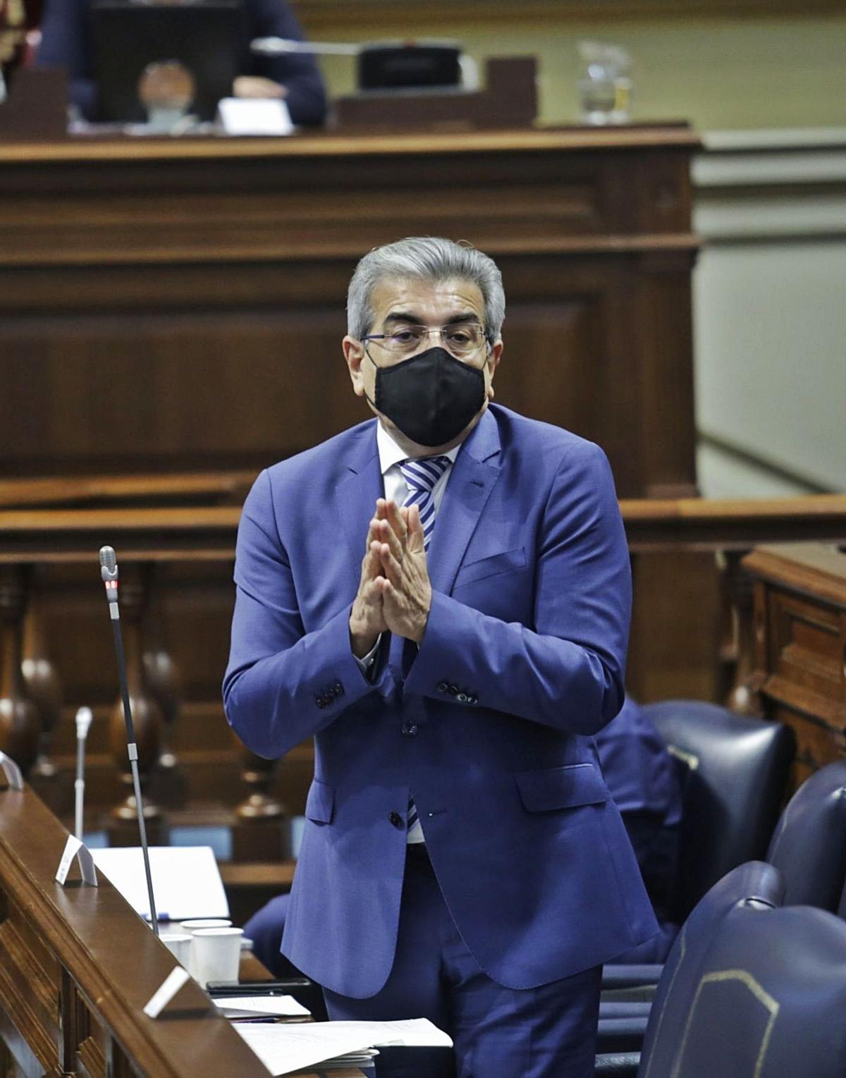 Román Rodríguez en una imagen de archivo en el Parlamento de Canarias. | | DELIA PADRÓN