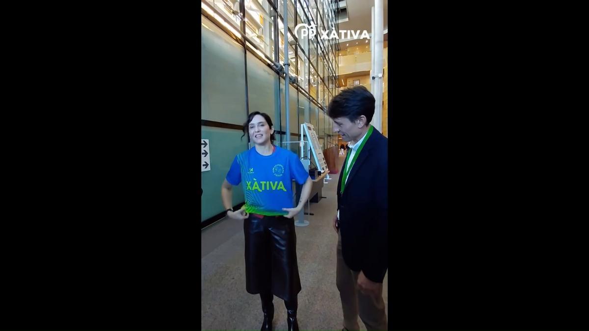 El PP de Xàtiva agasaja a Isabel Díaz Ayuso en Madrid
