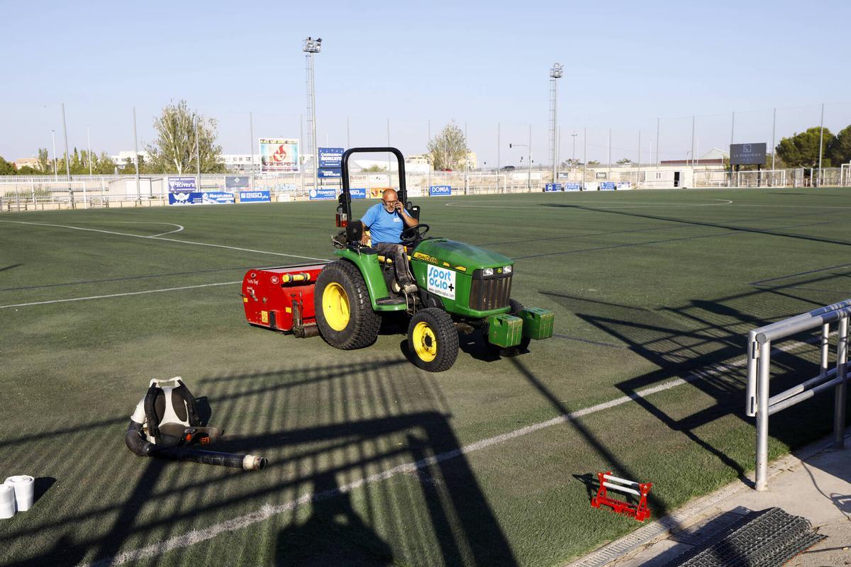 El antes y el después del campo de fútbol de San José tras la gran tormenta del sábado El antes y el después del campo de fútbol de San José tras la gran tormenta del sábado