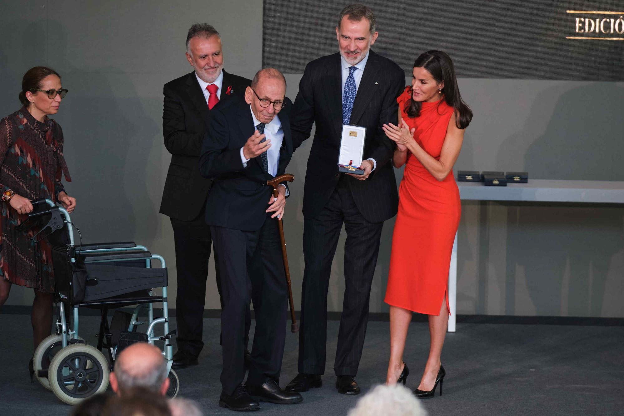 Los Reyes entregan en las Islas las Medallas de Oro al Mérito en las Bellas Artes a 32 personalidades de la cultura