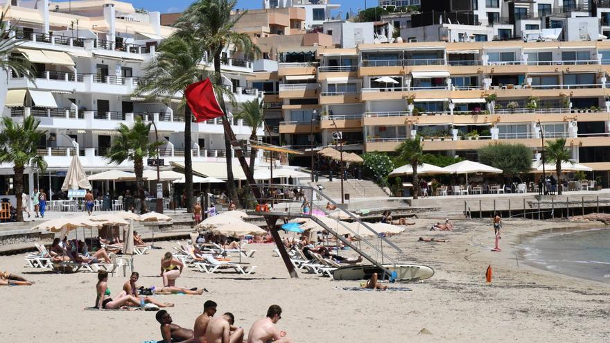 Playa de ses Figueretes, la zona más barata de las Pitiüses para comprar una vivienda.