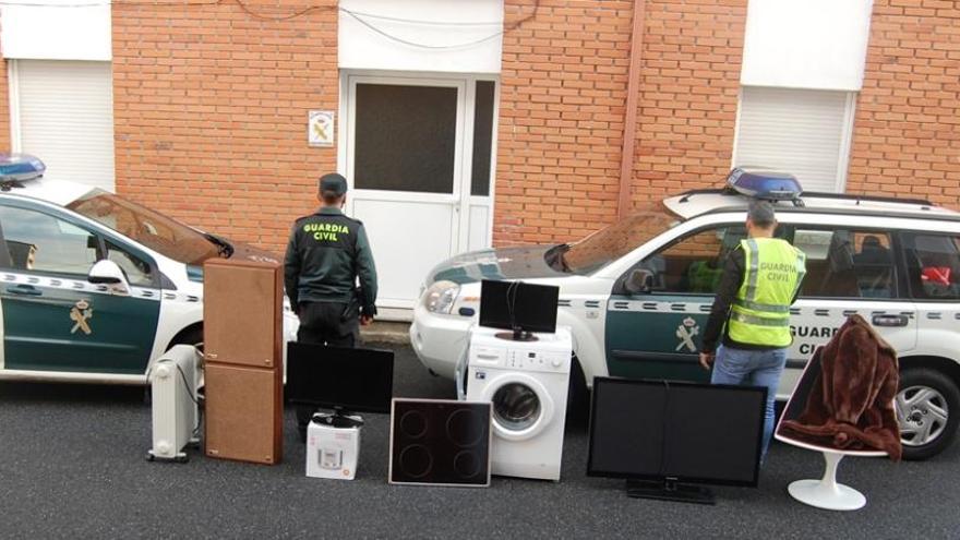 Detenidos dos arousanos por una veintena de robos en la comarca