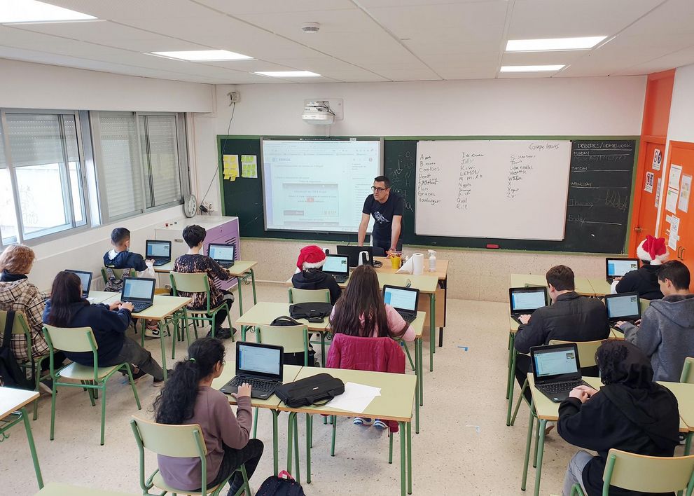 Seis nuevos programas y 400 docentes adicionales: así es en plan de Educación para este curso