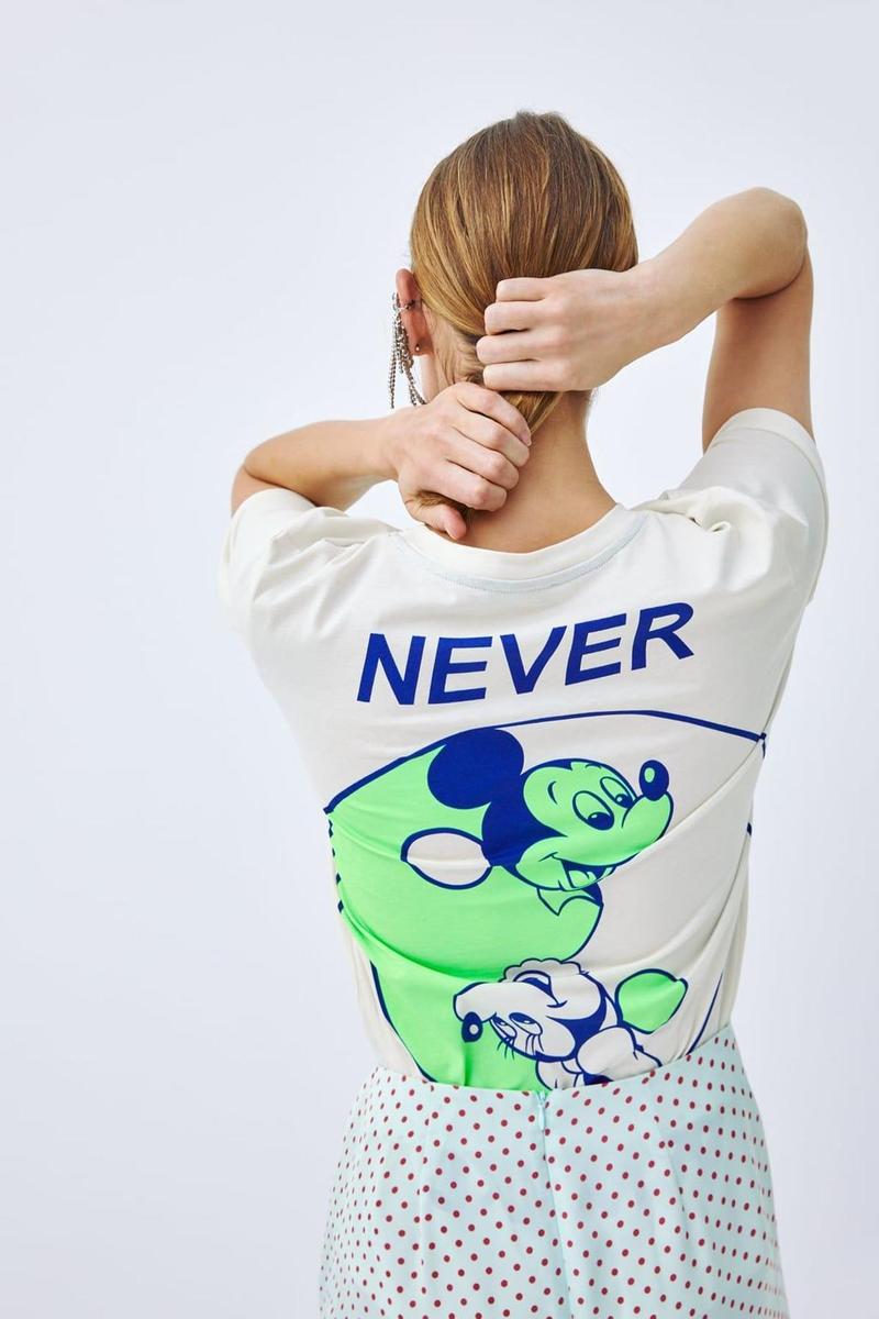 Camiseta Mickey Mouse de Zara, con estampado trasero