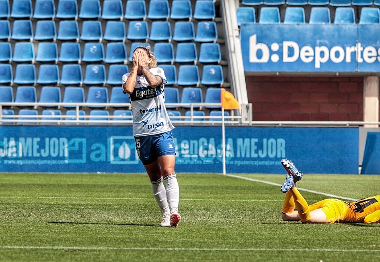 Partido futbol UDG Tenerife-Sevilla de Primera Iberdrola liga femenina