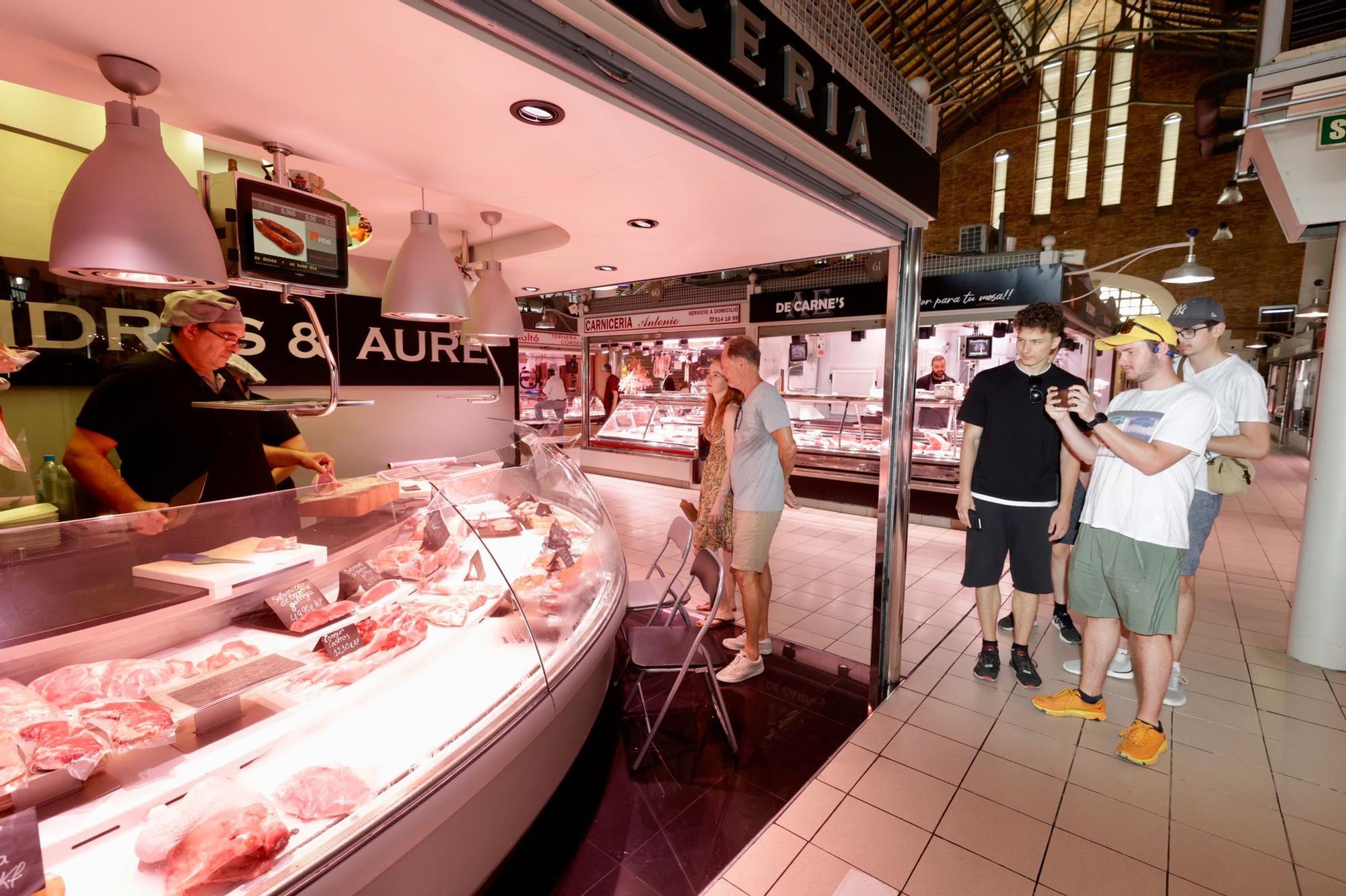 Turistas en el Mercado Central de Alicante