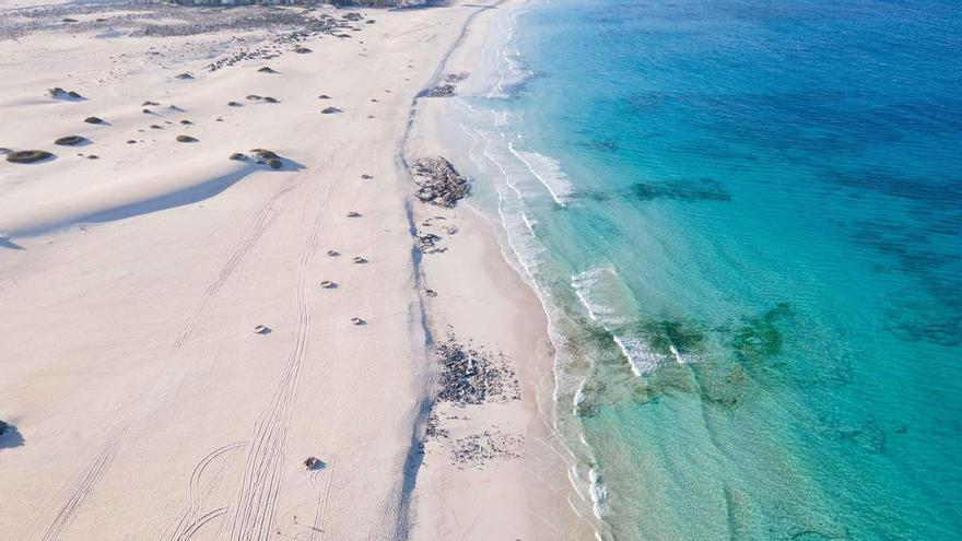 Rescatan a un joven de 18 años con síntomas de ahogamiento en la costa de La Oliva