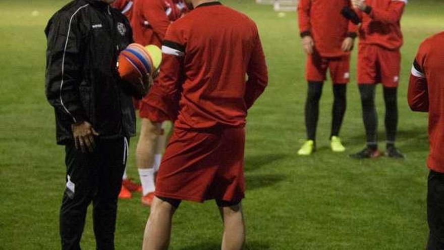 Tornadijo, dirigiendo el entrenamiento del Zamora.