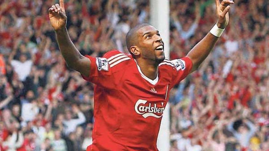 Ryan Babel celebra un gol con el Liverpool, que lo traspasó el año pasado al Hoffenheim. // Lee Sanders