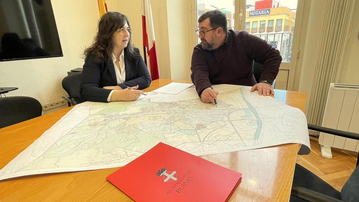 Rosa Aladern (antiga regidora d’Urbanisme) amb l’alcalde Jordi Hernández.