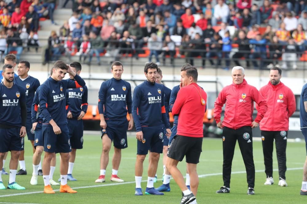 Las imágenes del entrenamiento a puerta abierta del Valencia CF