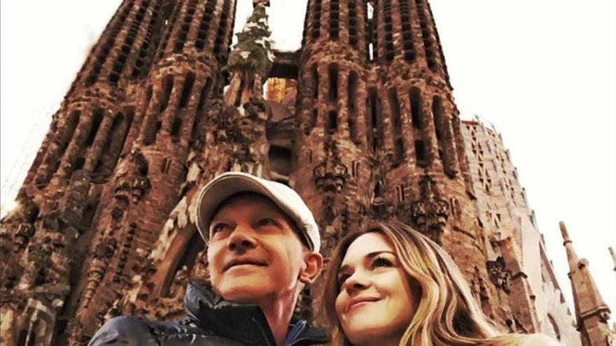 Banderas se refugia en Barcelona con su hija