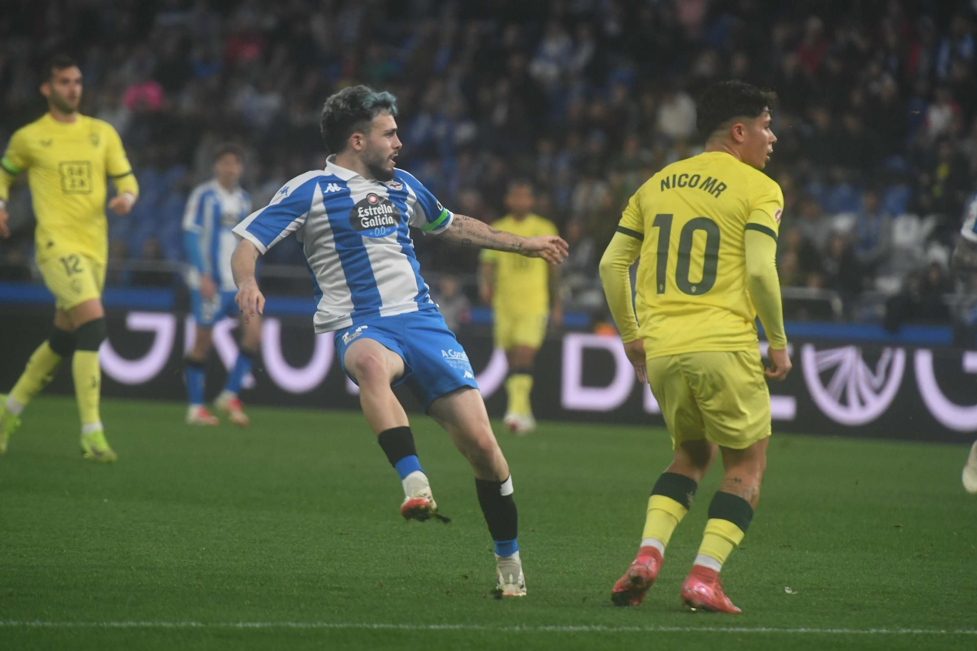 El Deportivo doblega al Almería en Riazor (3-1)