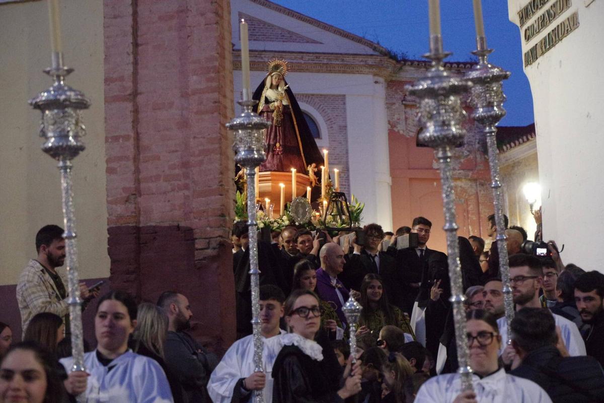 Dulce Resignación: procesión en La Trinidad