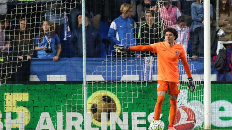 El Memo Ochoa por fin pudo debutar como titular en la Liga BBVA. El meta mexicano fue uno de los jugadores más destacados del conjunto malaguistas con paradas de mérito.