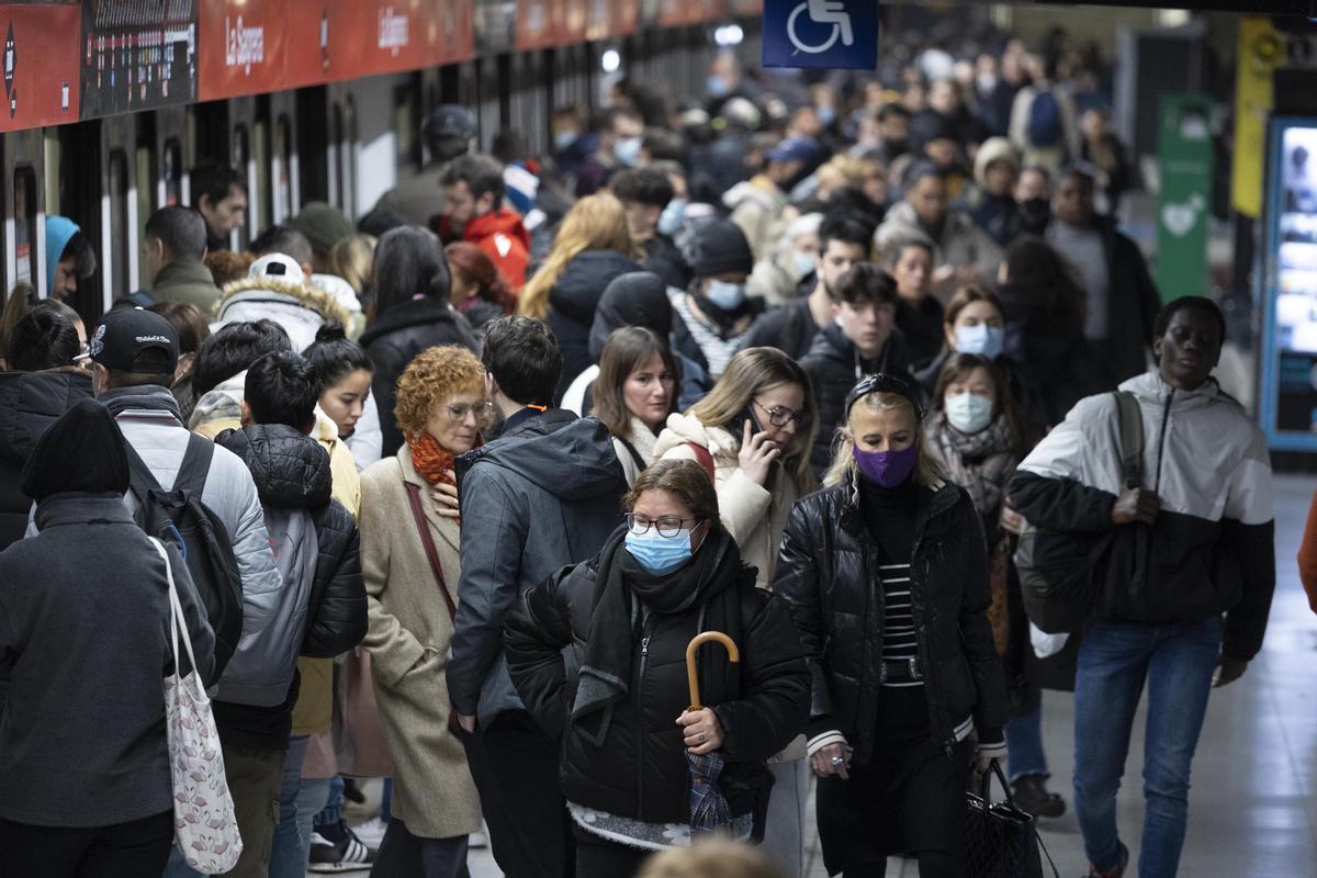 Primer día sin la mascarilla obligatoria en el transporte público