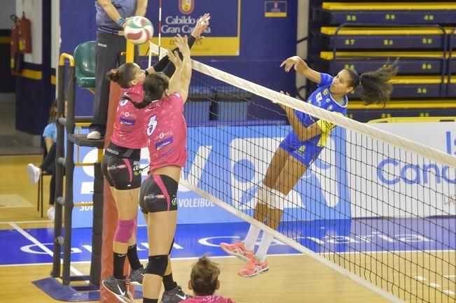 Partido de voleibol femenino entre IBSA y Haris