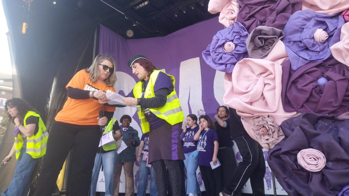 Lectura del manifiesto del 8M en Villaviciosa
