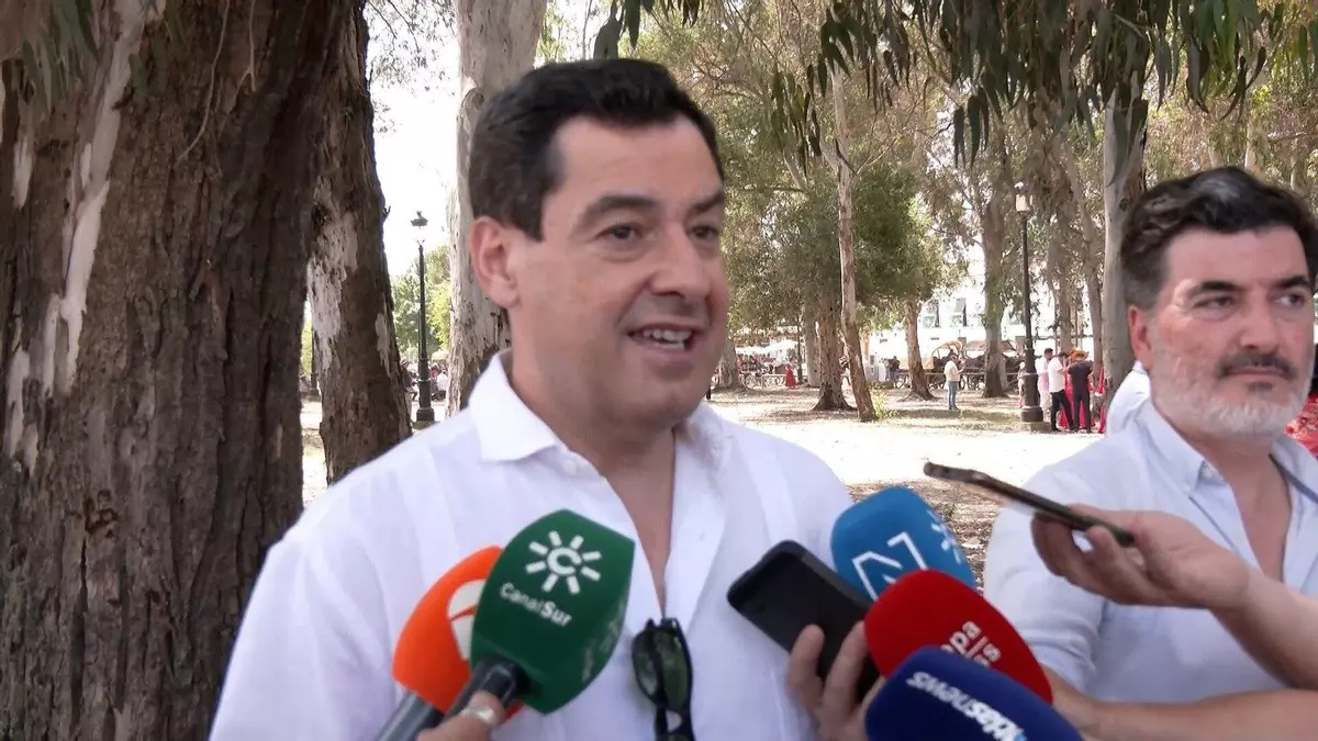 Juanma Moreno ensalza la romería de El Rocío como "el alma de Andalucía"