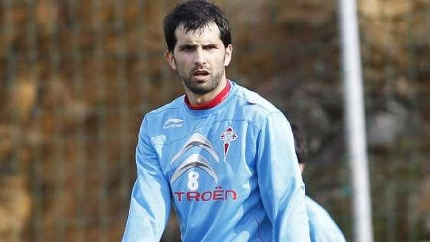 Álex López, durante un entrenamiento en A Madroa. // R. Grobas