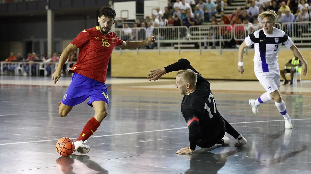 Gordillo, en su partido de debut con la elástica de la selección española.