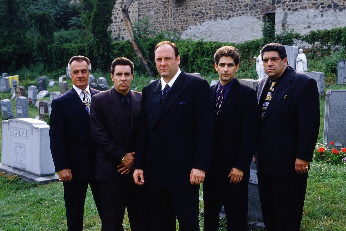 Van Zandt (segundo por la izquierda), como Silvio Dante en 'Los Soprano'.