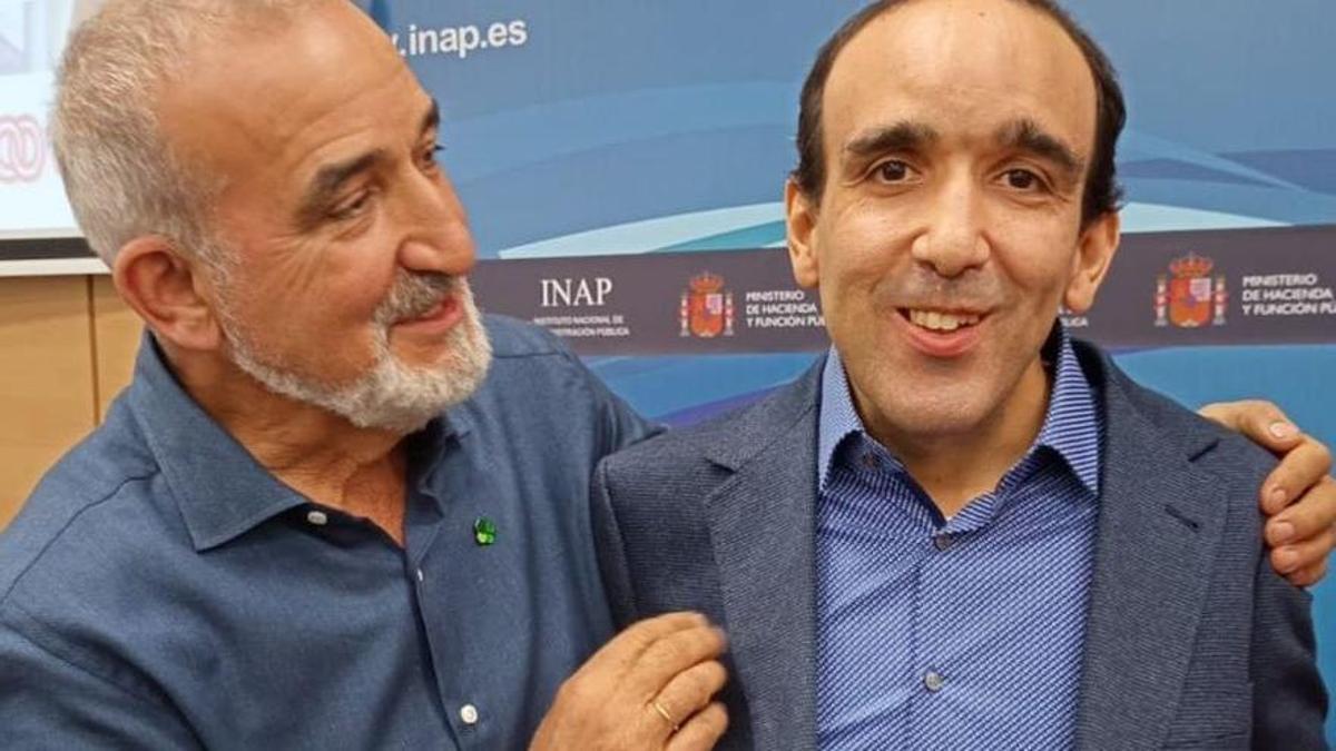 Pablo Ríos Enamorado junto a su padre, Fernando, en el homenaje en Madrid.