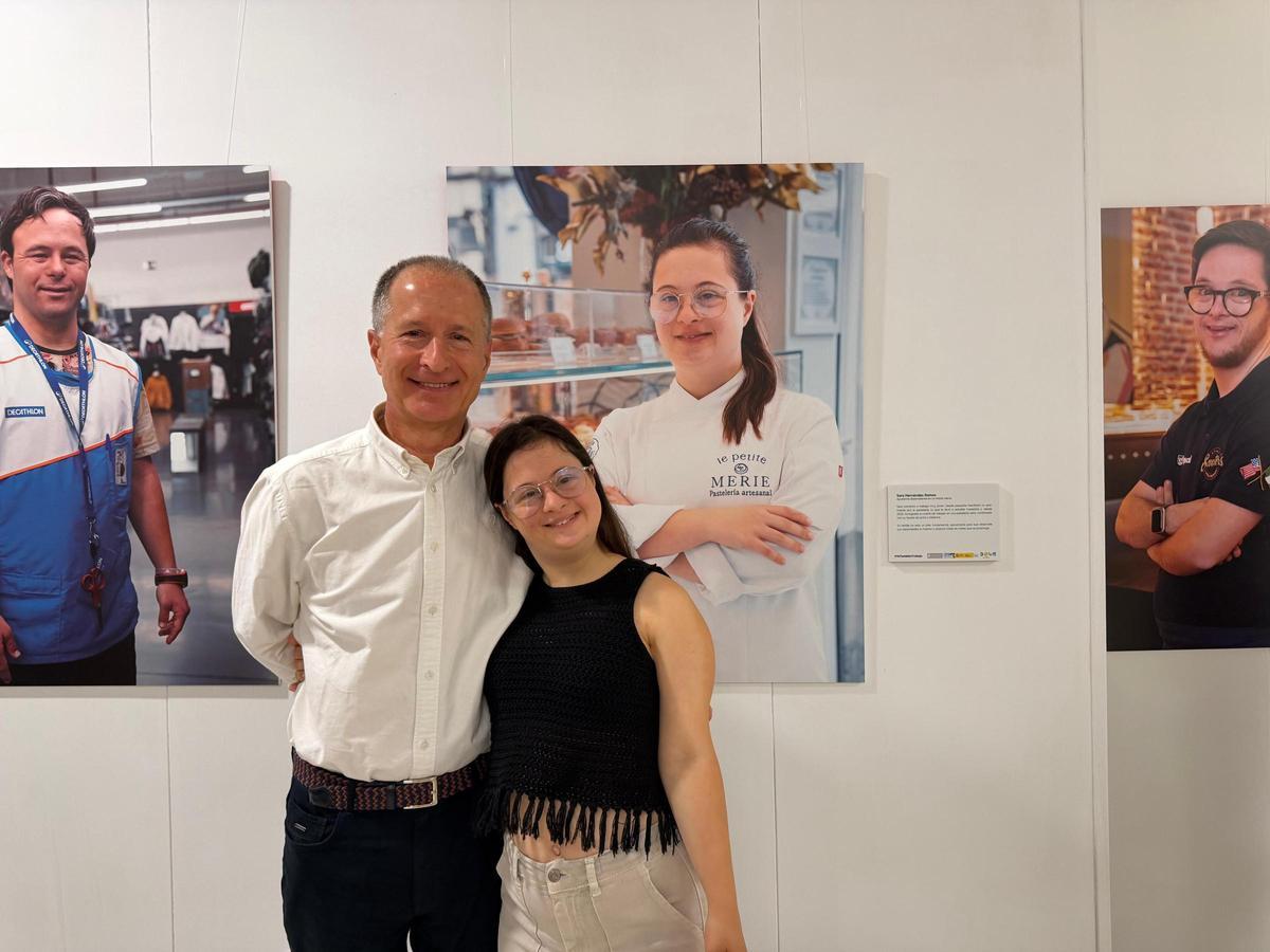 Sara Hernández y Manuel Hernández, padre e hija, durante la presentación de la exposición.