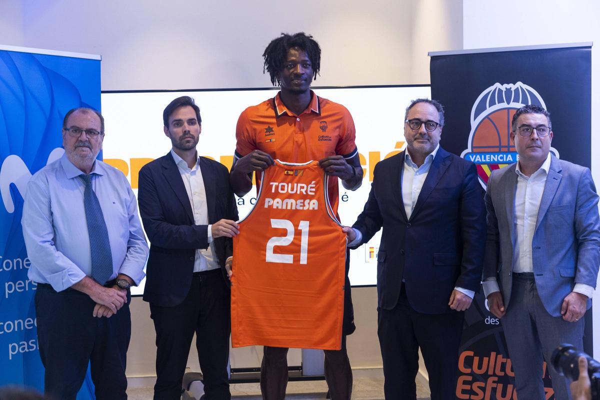 Boubacar Touré, el día de su presentación con el Valencia Basket