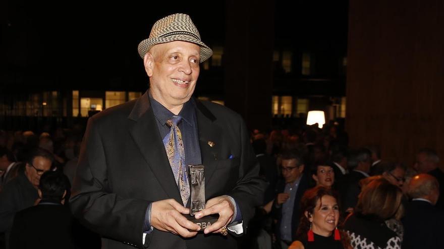 La novela negra comprometida de Walter Mosley gana el Premio RBA