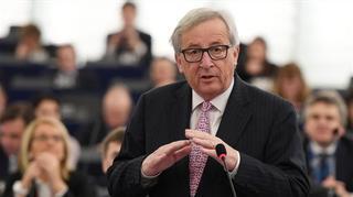 Monumental enfado de Juncker por el absentismo de los eurodiputados: "El Parlamento Europeo es ridículo"